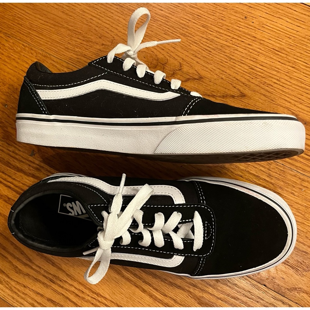EUC Vans Suede Sneaker, Black